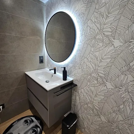 Abrazo A La Catedral By Unique