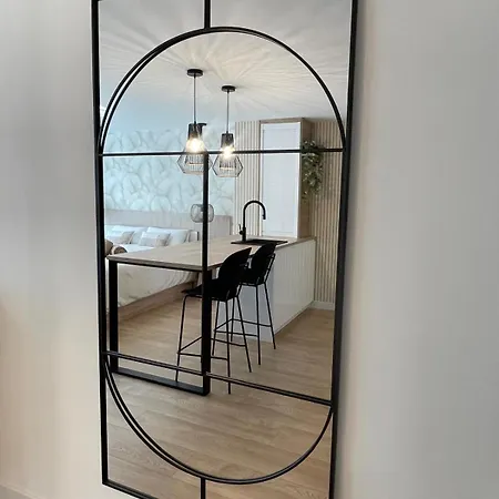 Abrazo A La Catedral By Unique * Burgo